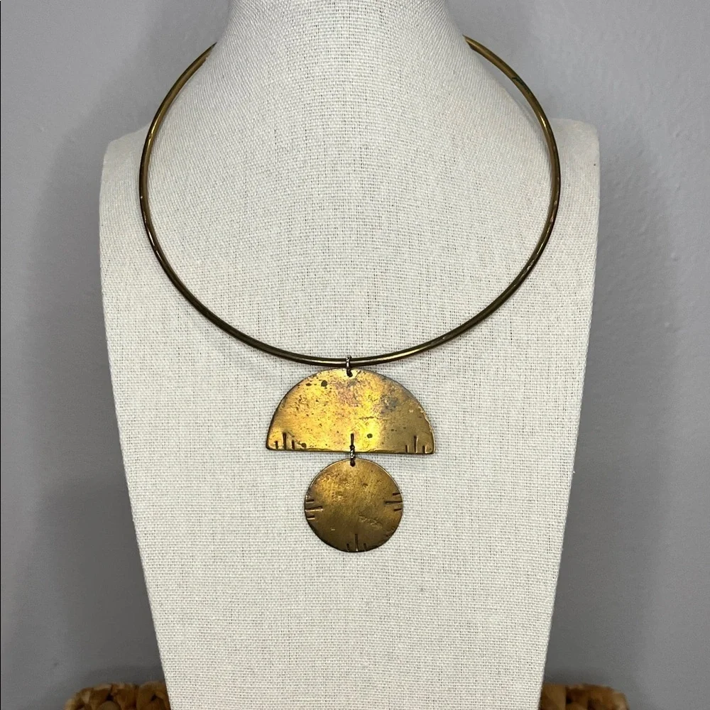 Artisan Brass Collar Necklace – Minimalist Geometric Jewelry